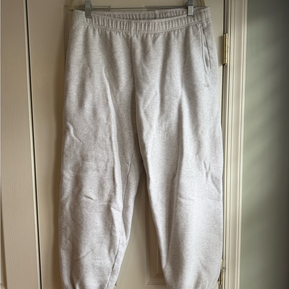 Aritzia TNA Gray Sweatpants - M - Picture 3 of 5